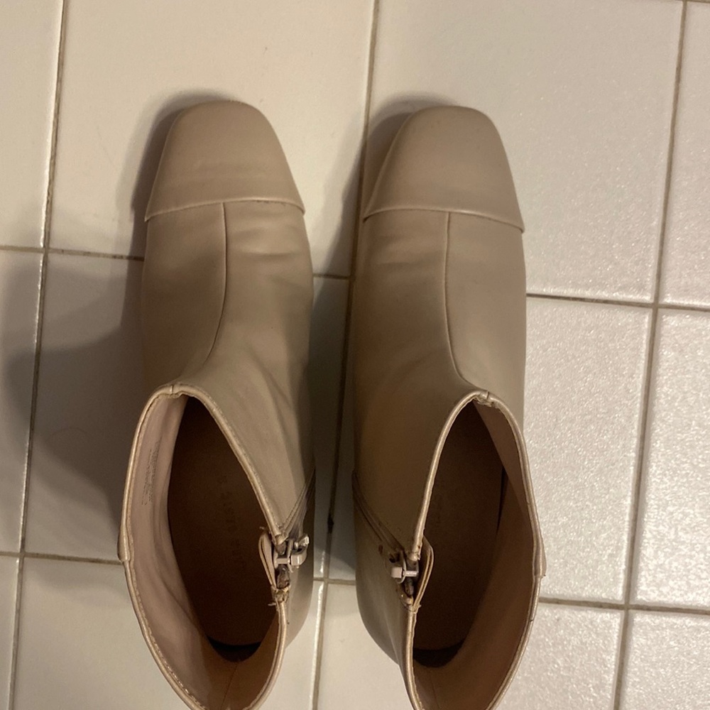 Cream Zara heeled booties. Faux leather. Size 37